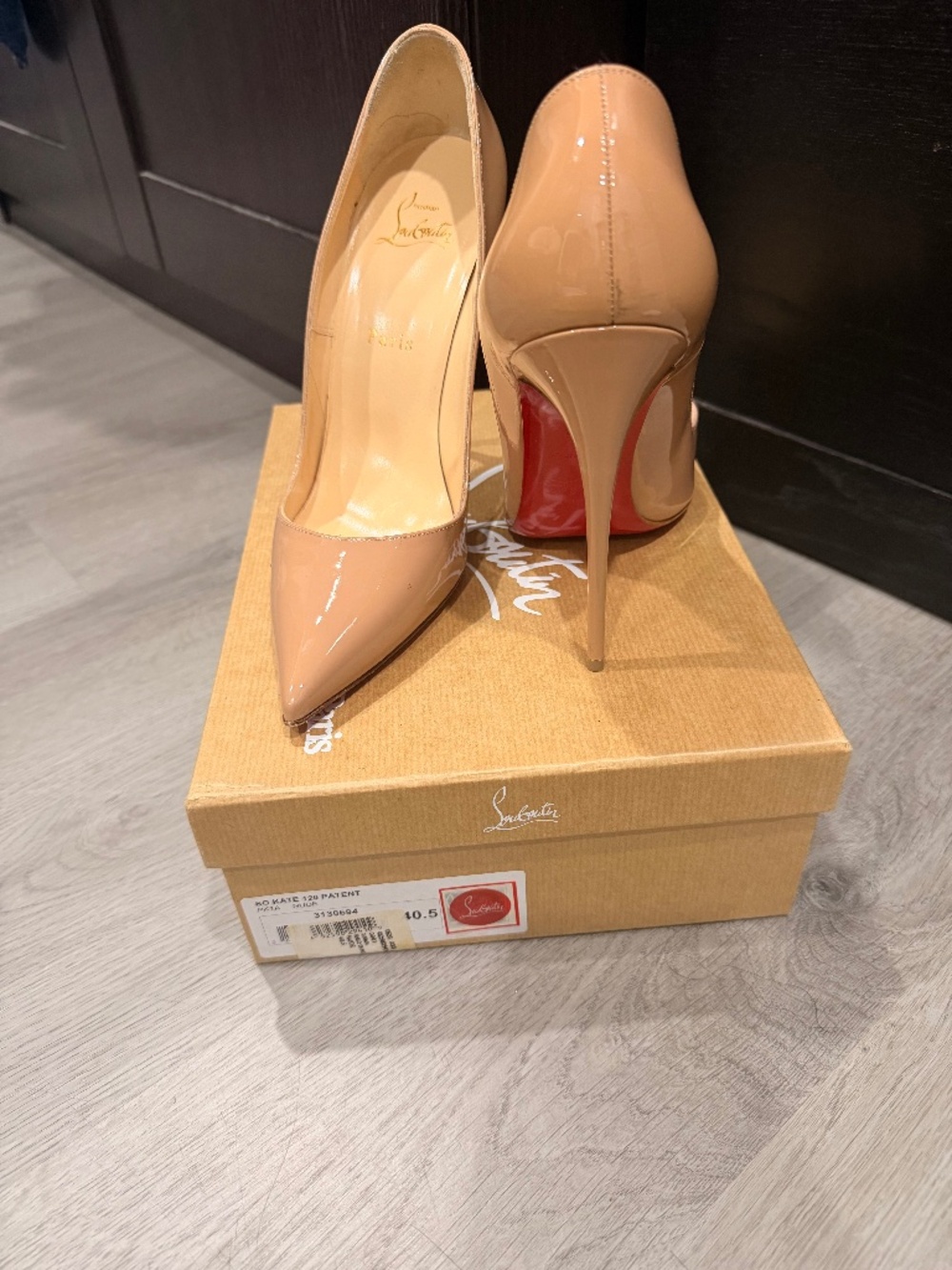 Tan so Kate Christian Louboutin